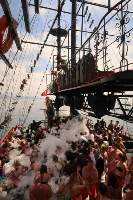 Alanya: Pirate Boat Party with Foam, Disco, Lunch & Drinks - Lunch on Board: Grilled Chicken, Spaghetti, Local Salad