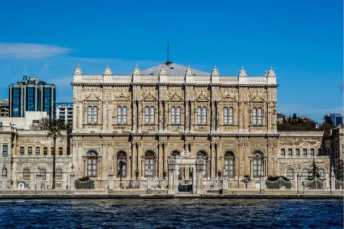 Bosphorus Evening Cruise: Dinner, Live Shows & Private Table - Üsküdar and Beylerbeyi Palace: Summer Resort to Guest House