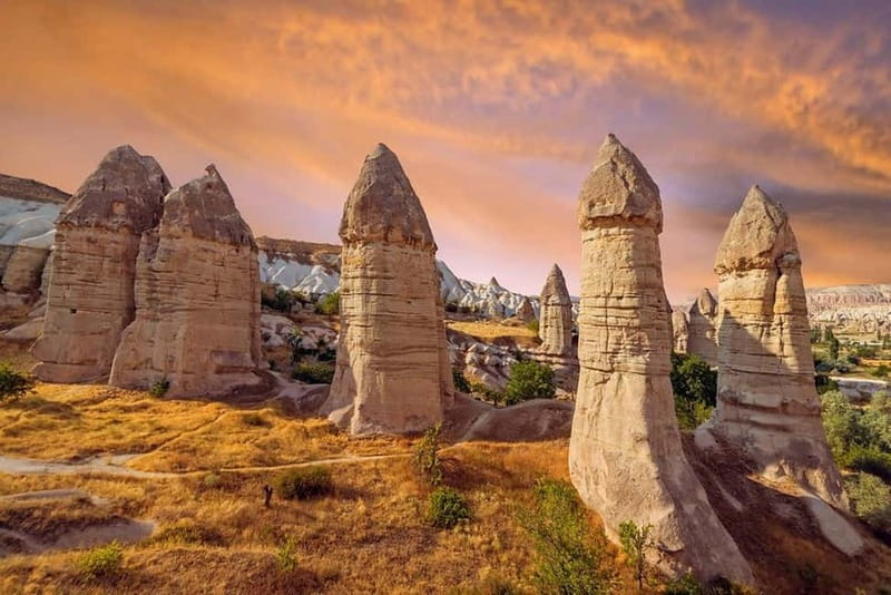 Cappadocia: Guided Red Tour with Lunch and Ticket - Uçhisar Castle: The Big Fairy Chimney That Anchors the Region