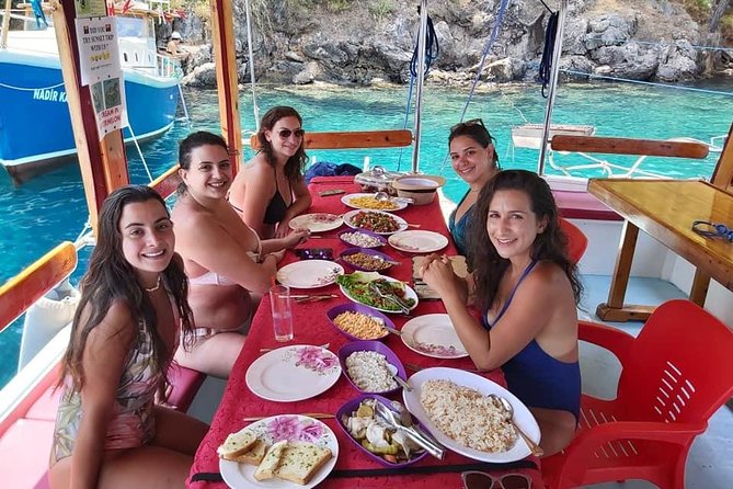 Daily Boat Trip - What’s included on board: lunch, snacks, and tea time