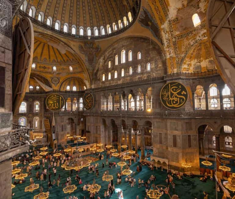 Flexible Combo: Hagia Sophia, Topkapi, Basilica, Blue Mosque - Skip-the-line tickets vs. security lines: how to avoid queue frustration