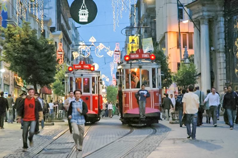 Istanbul: 1 or 2-Day Private Guided Tour with Hotel Transfer - Dolmabahce Palace: European grandeur at the end of Ottoman rule