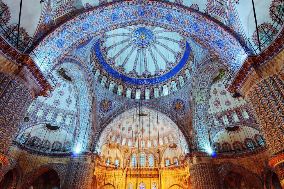 Istanbul: Blue Mosque, Hagia Sophia, & Old Town Walking Tour - Getting Oriented Fast in Sultanahmet