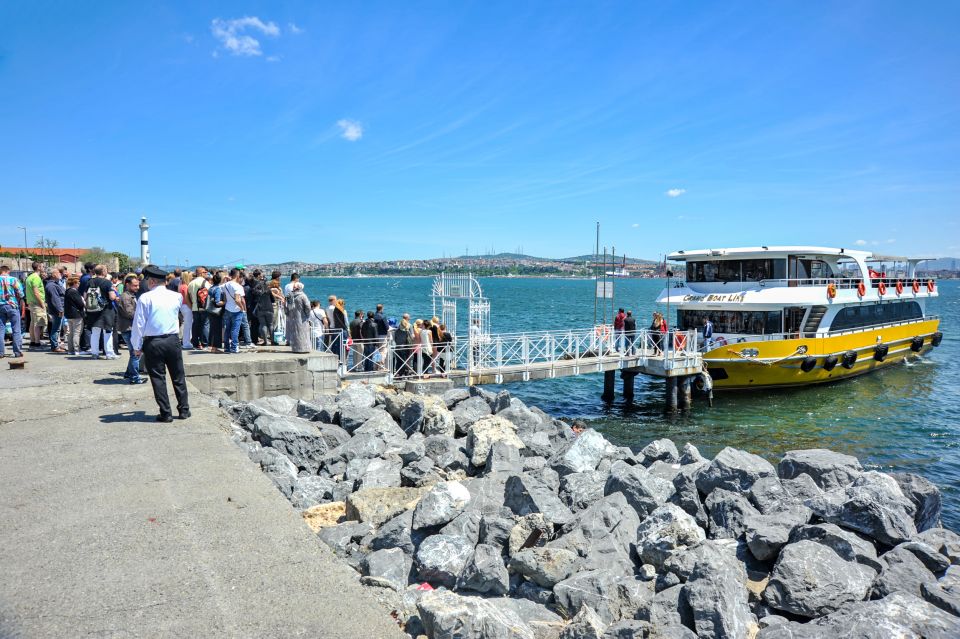 Istanbul: Bosphorus Cruise w/Audio Guide and Sunset Option - Dolmabahçe Palace and the Dolmabahçe–Ortaköy stretch