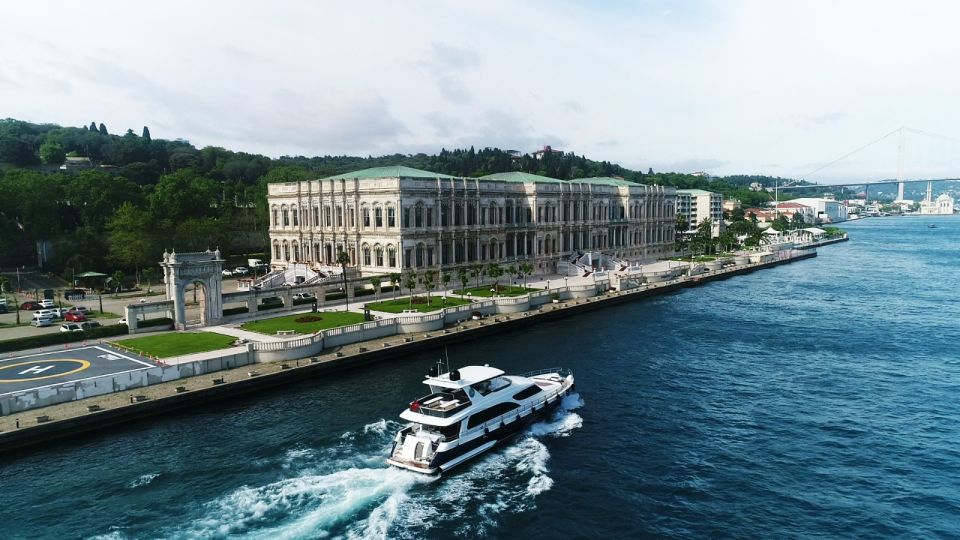 Istanbul: Bosphorus Cruise with Stopover on the Asian Side - Rumeli Fortress and the Fatih Sultan Mehmet Bridge: The Bosphorus Goes Dramatic