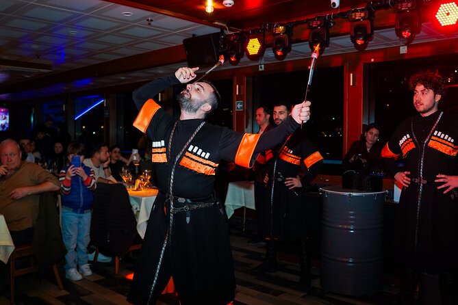 Istanbul: Bosphorus Dinner Cruise with Turkish Night Show - Service and staff: why people keep praising the crew