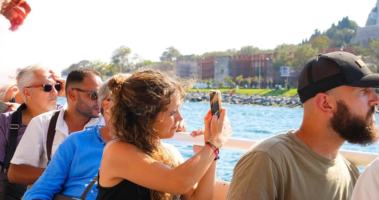 Istanbul: Bosphorus & Golden Horn Cruise Daytime or Sunset - Who should book this Istanbul Bosphorus and Golden Horn cruise?