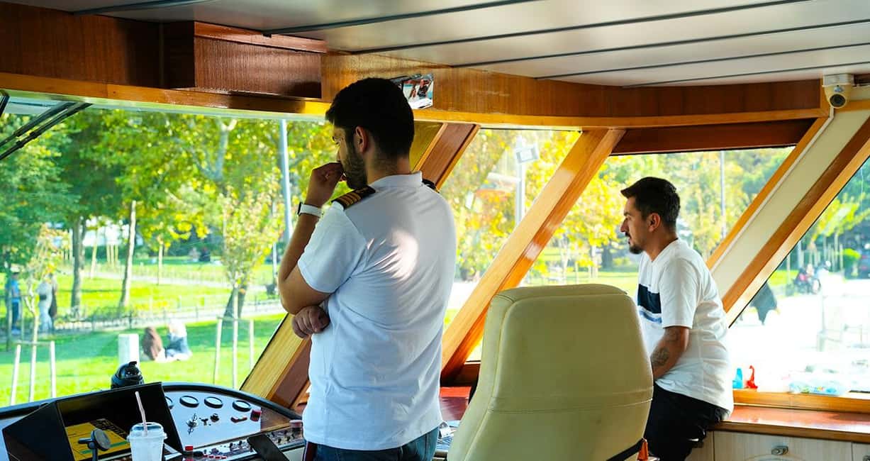 Istanbul: Bosphorus & Golden Horn Cruise Daytime or Sunset - On-board reality check: indoor/outdoor decks, sound, and seating comfort