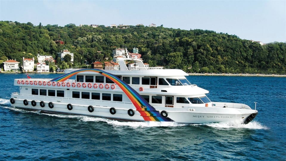 Istanbul: Bosphorus Sightseeing Cruise with Sunset Option - What You’ll See on the 90-Minute Bosphorus Stretch