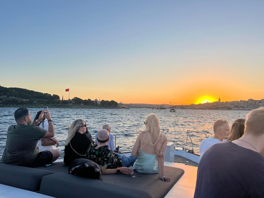 Istanbul: Bosphorus Sunset Cruise on a Luxury Yacht - Üsküdar and Maiden’s Tower: the Asia-side mood shift