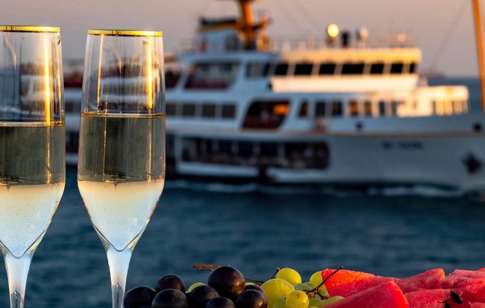 Istanbul: Bosphorus Sunset Cruise with Drinks & Snack - Why a Bosphorus sunset cruise works so well from Kabataş