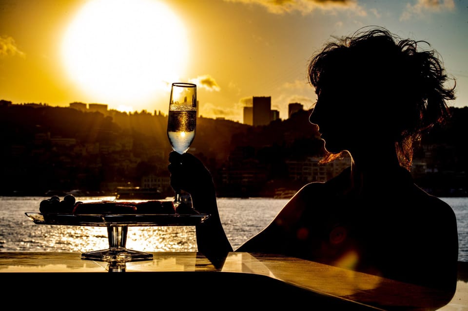 Istanbul: Bosphorus Sunset Cruise with Drinks & Snack - Audio guide on your phone: how to make it work smoothly