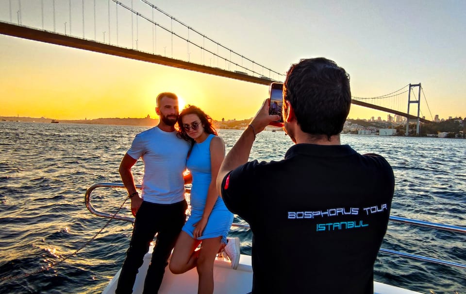Istanbul: Bosphorus Sunset Yacht Cruise with Live Guide - Dolmabahçe to Ortaköy: Palaces and Classic Waterfront Views