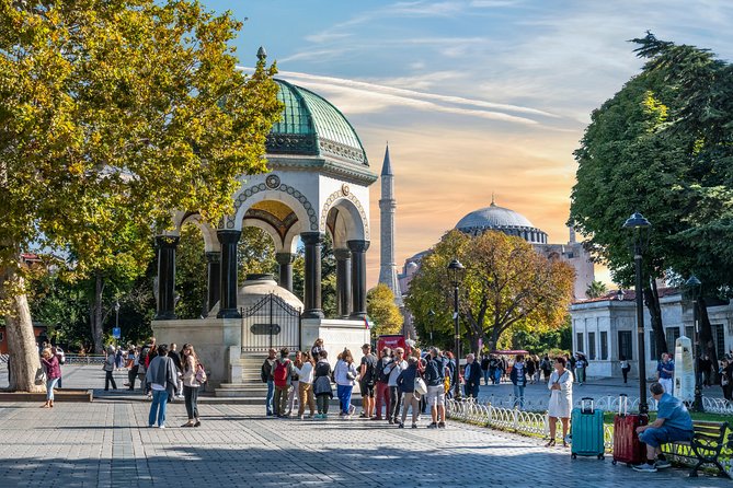 Istanbul: City Highlights Tour w/Hagia Sophia & Blue Mosque - Blue Mosque at the right hour, with Iznik tiles in view