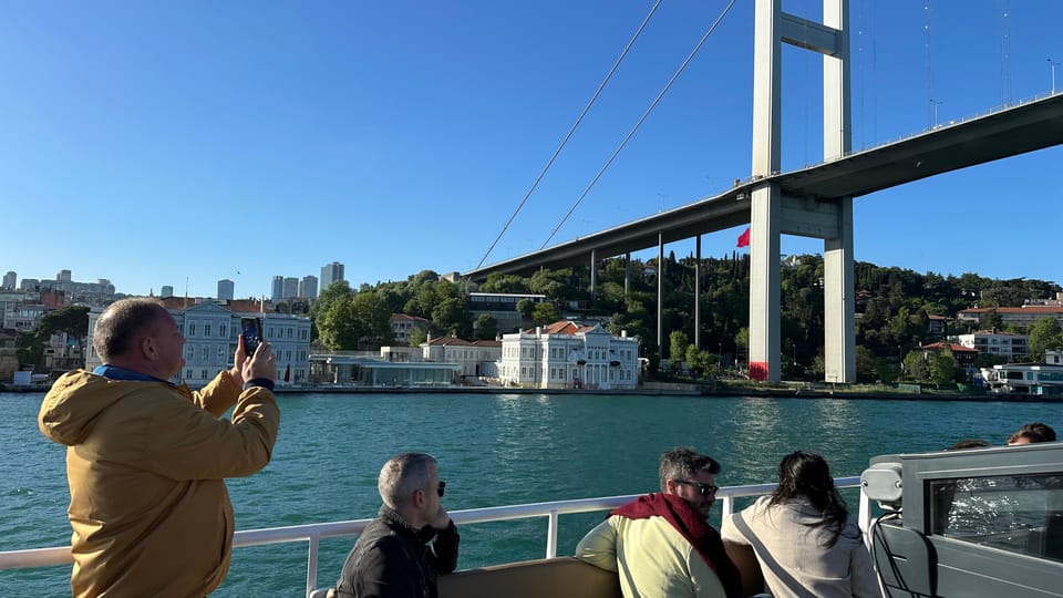Istanbul: Daytime or Sunset Sightseeing Cruise & Audio Guide - Daytime vs Sunset: what changes for your photos and your mood