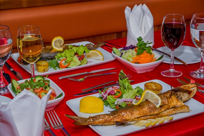 ISTANBUL: Dinner Cruise On The Bosphorus with Turkish night show - Rumeli Hisarı and Anadolu Hisarı: Fortresses That Explain the Waterway