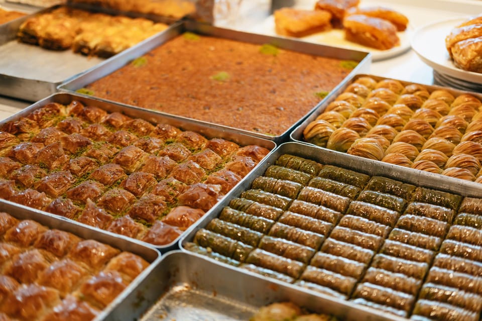 Istanbul: European and Asian Side Guided Foodie Walking Tour - What You Actually Eat: The 8–9 Stops Approach