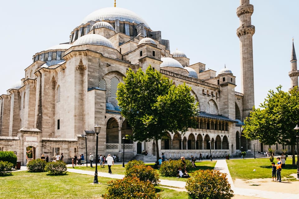 Istanbul: Hagia Sophia, Blue Mosque, Suleymaniye Mosque Tour - Start in Sultanahmet: where the tour actually gets going