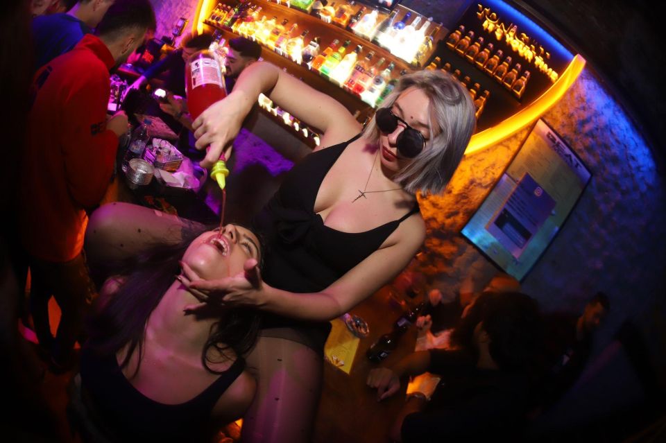 Istanbul: Party Pub Crawl with Party Bus - Stop by stop: 2 bars and 2 club stops in the Taksim area