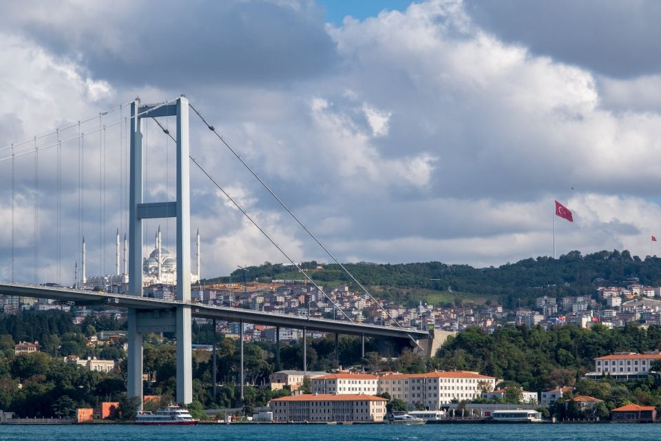 Istanbul: Sunset or Day Small-Group Yacht Cruise with Snacks - Audio guide app: what to bring and how to handle glitches