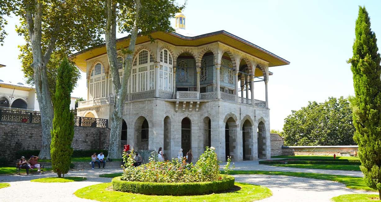 Istanbul: Topkapi, Harem Small Group Guided Tour & Historian - Price and Value for About $18: When This Makes Sense