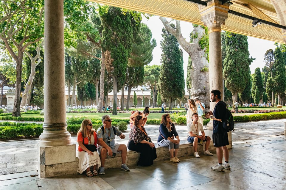 Istanbul: Topkapi Palace and Harem Guided Tour with Ticket - Golden Horn terraces, then toward sacred relics and imperial kitchens