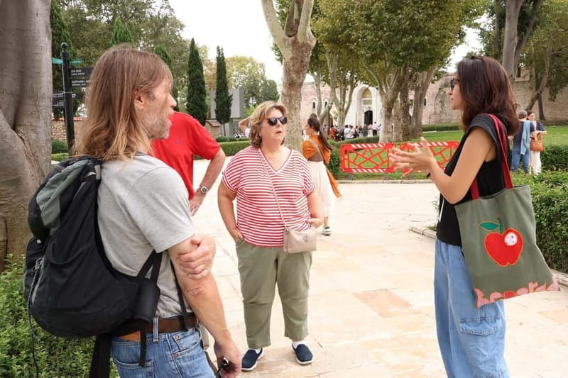 Istanbul: Topkapi Palace and Harem Museum Tour with Ticket - Sultanahmet photo stop and orientation walk