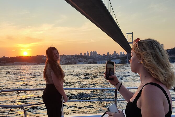 Scenic Bosphorus Sunset Cruise – 2.5 Hours of Luxury & Views - Golden Horn and Beyoğlu Views: Galata Bridge, Galata Tower, Istanbul Modern