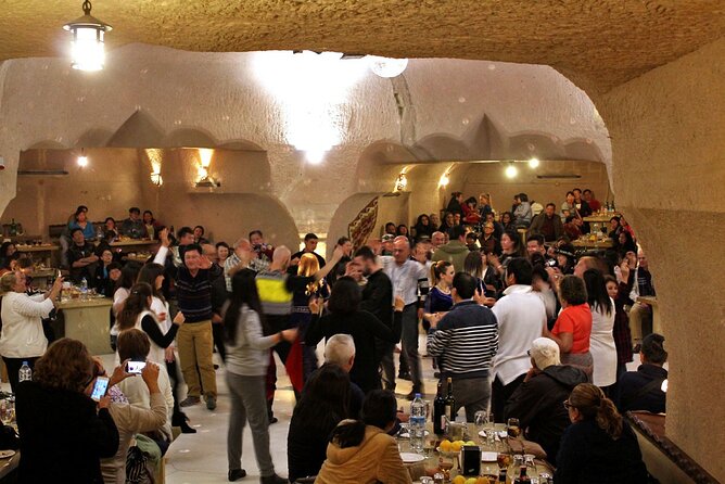 Turkish Night at Cave Restaurant with Dinner and Unlimited Drinks - Food, Service, and Cleanliness: Where the Reviews Agree and Where They Don’t